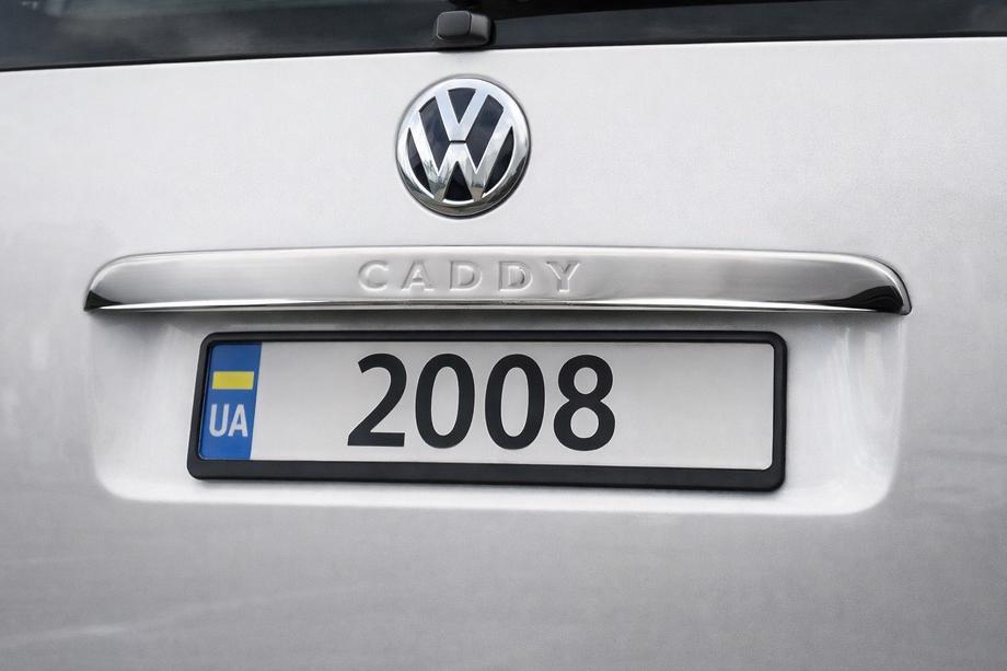 Volkswagen Caddy 2004-2010 гг. Хромированная накладка над номером (1-дверн, нержавейка) Carmos - Турецкая нержавеющая сталь (без надписи) Image