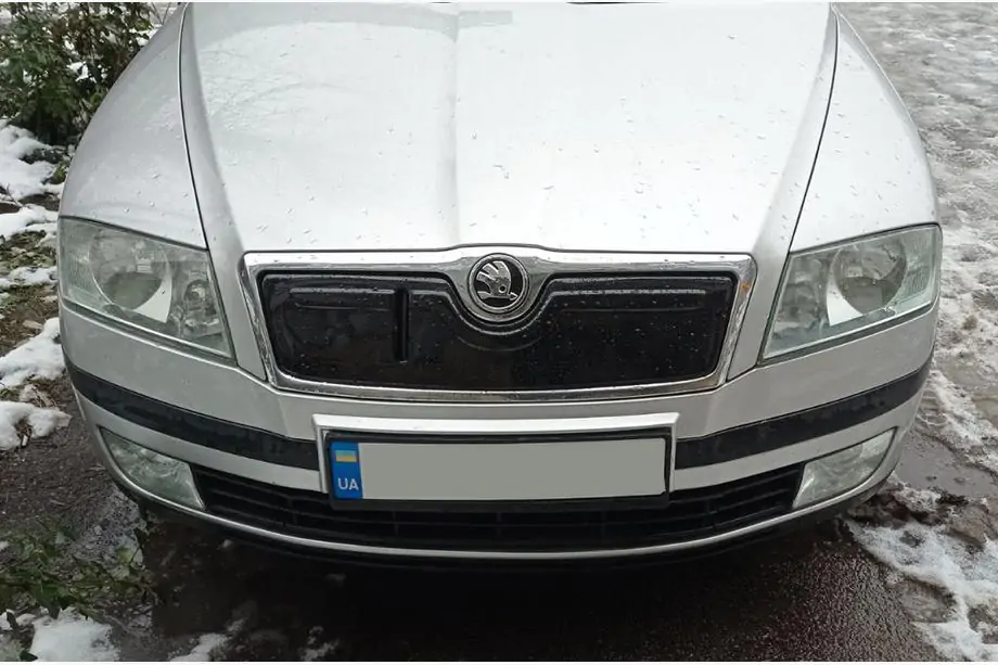 Skoda Octavia II A5 2006-2010 гг. Зимняя накладка на решетку радиатора (верхняя) Матовый
