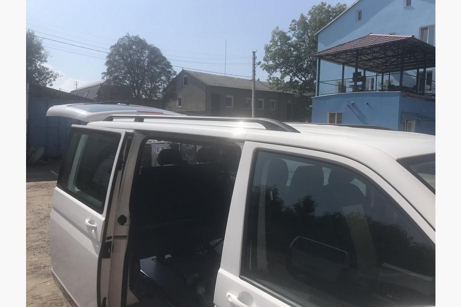 Volkswagen T5 2010-2015 гг. Черные рейлинги Длинная база, пластиковые ножки Фото 10