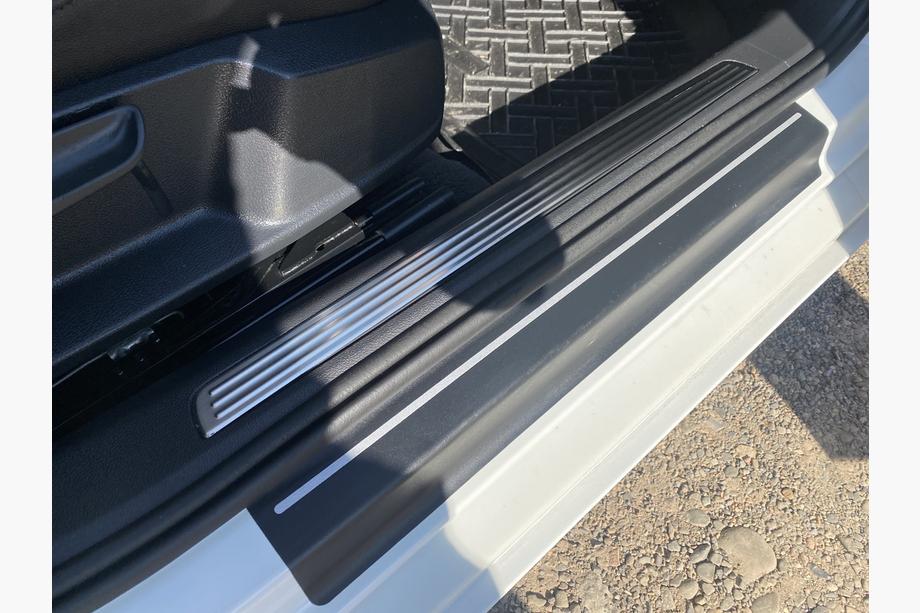 Volkswagen Passat B8 2015-2023 гг. Накладки на внутренние пороги Carmos нержавейка (4 шт) Фото 2