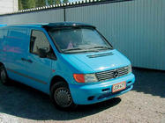 Mercedes Vito W638 1996-2003 гг. Козырек на лобовое стекло (черный глянец, 5мм) фото 4