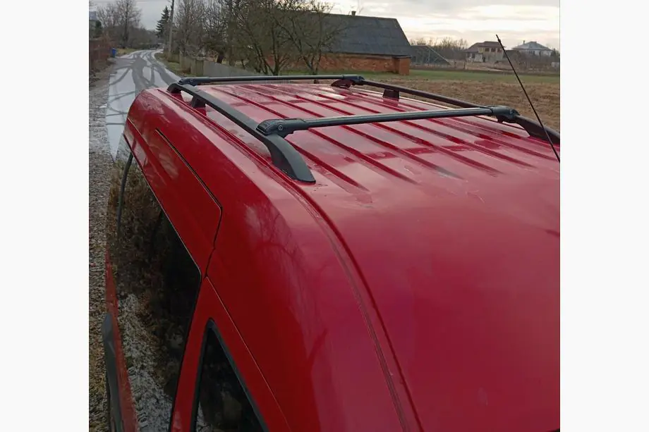 Ford Connect 2002–2006 гг. Черные рейлинги Стандартная база, пластиковые ножки Image