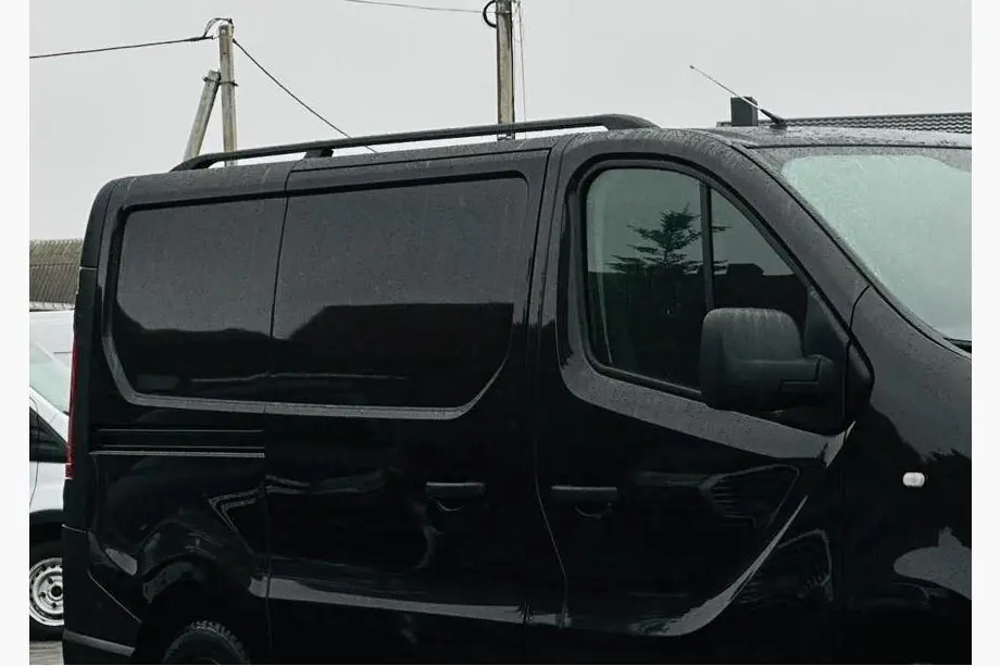 Opel Vivaro 2015-2019 гг. Черные рейлинги Короткая, Чугунные Ножки Image