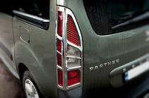 Peugeot Partner Tepee 2008-2018 гг. Хром Накладки на Задние Фонари Угловые (2шт, Пластик) фото 1