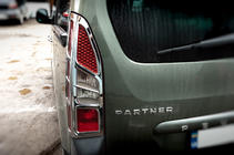 Peugeot Partner Tepee 2008-2018 гг. Хром Накладки на Задние Фонари Угловые (2шт, Пластик) фото 4