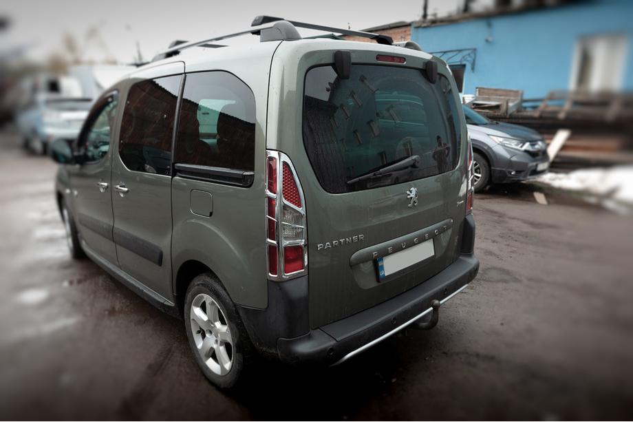 Peugeot Partner Tepee 2008-2018 гг. Хром Накладки на Задние Фонари Угловые (2шт, Пластик) Фото 3