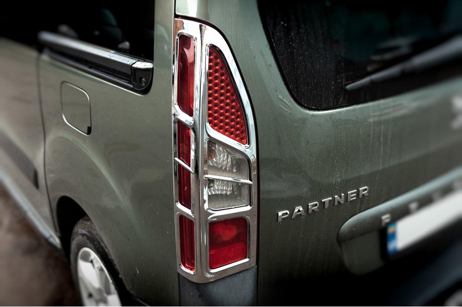 Peugeot Partner Tepee 2008-2018 гг. Хром Накладки на Задние Фонари Угловые (2шт, Пластик) Image