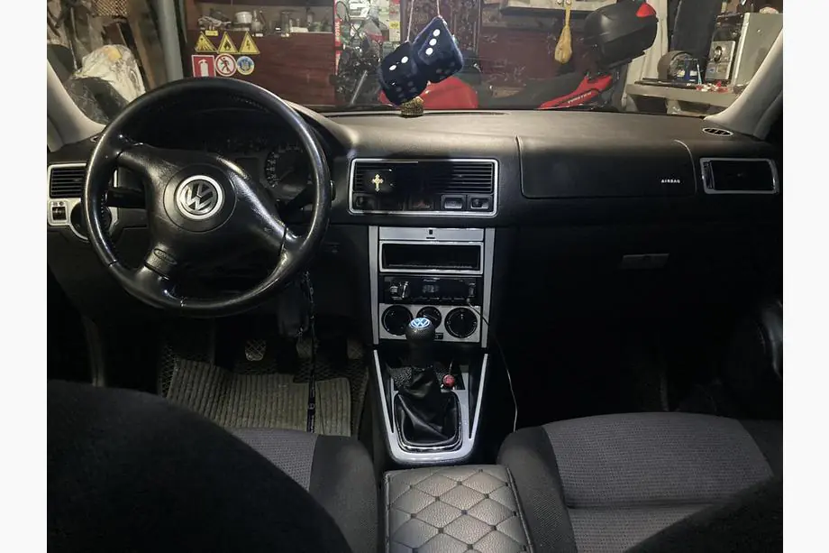 Volkswagen Golf 4 1997-2006 гг. Накладки на Панель Приборов Карбон Фото 9