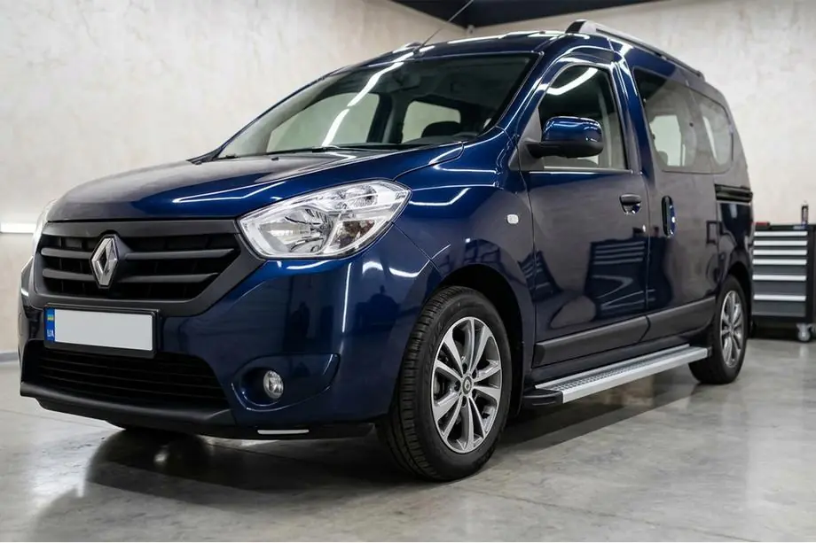 Dacia Dokker 2013-2022 гг. Боковые Подножки Maya V2 (2 шт., Алюминий) Image