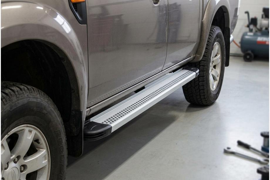 Mazda BT-50 2007-2012 гг. Боковые Подножки Maya V2 (2 шт., Алюминий) Image