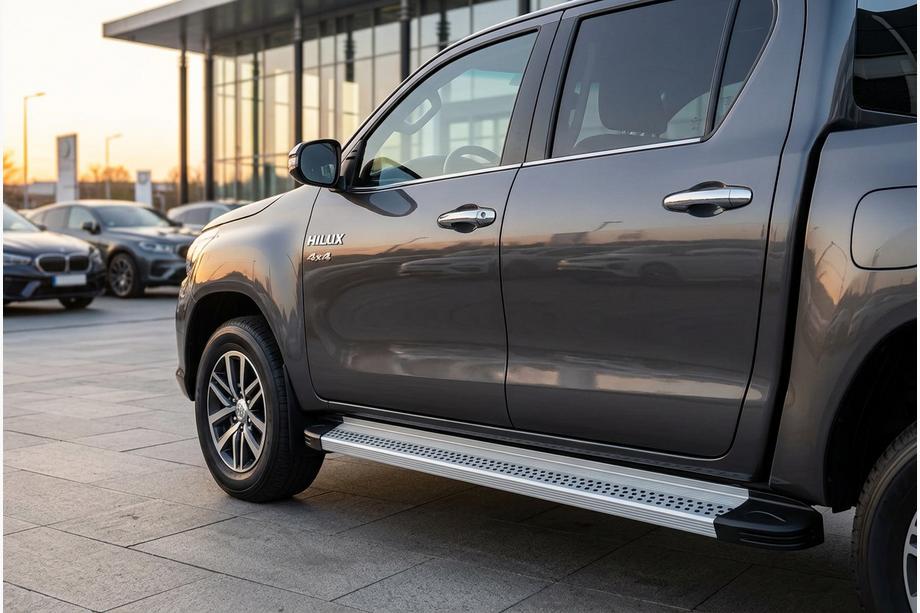 Toyota Hilux 2015- гг. Боковые Подножки Maya V2 (2 шт., Алюминий) Image