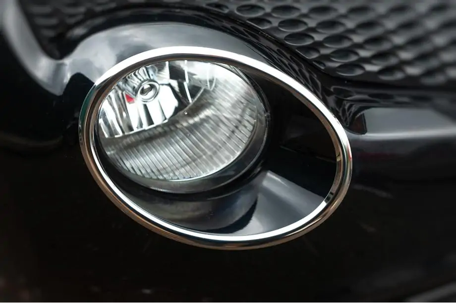 Nissan Juke 2010-2019 гг. Хромированные накладки на передние фары (2 шт., нерж. сталь) Image