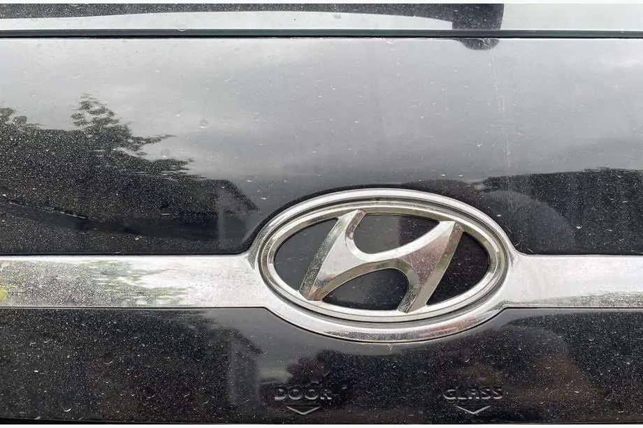 Hyundai Tucson JM 2004- гг. Эмблема (самоклеящаяся, 125 мм (65 мм)) Image