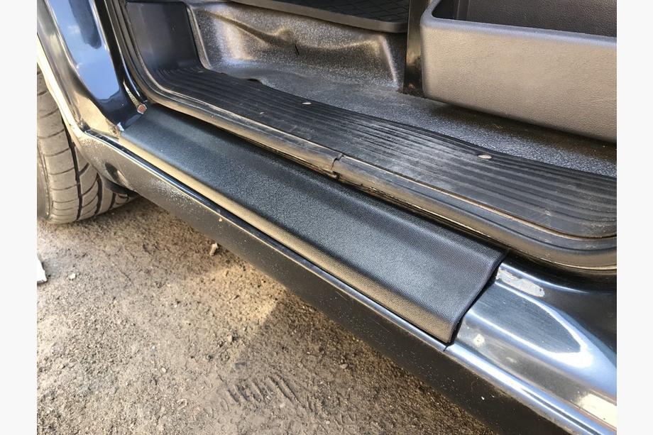 Mercedes Vito W638 1996-2003 гг. Накладки на пороги ABS (2 шт, пластик) Глянцевые Фото 5