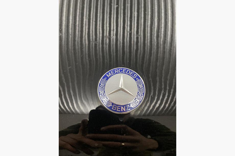 Эмблема Mercedes на капот самоклеящаяся Image