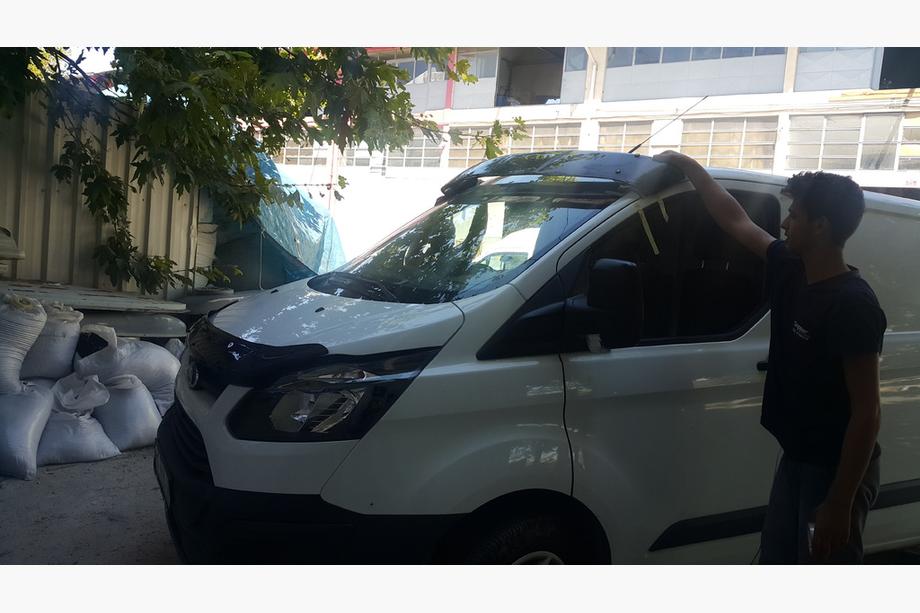 Ford Custom 2013-2022 гг. Козырек на лобовое стекло (на кронштейнах) Фото 4