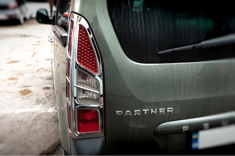 Citroen Berlingo 2008-2018 гг. Хром Накладки на Задние Фонари Угловые (2шт, Пластик) Фото 2