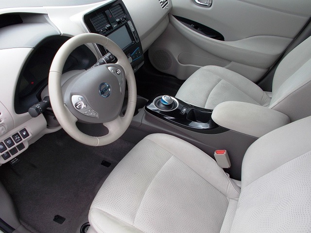 Компания «АИС» начинает импортировать в Украину электромобили Nissan Leaf из США