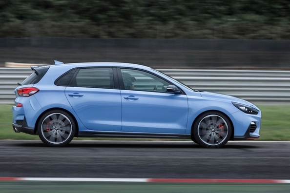 Hyundai представила две новых модели семейства i30