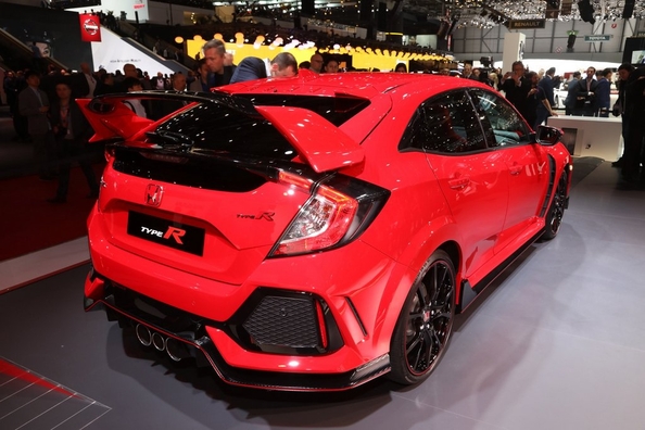 Знакомство с Honda Civic Type R нового поколения фото 2