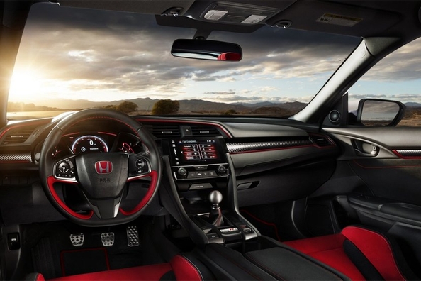 Знакомство с Honda Civic Type R нового поколения фото 4