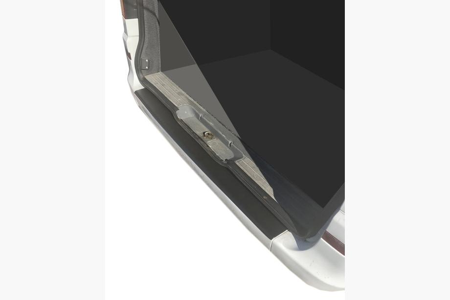 Накладка на задний бампер с загибом DDU (пластик) Image