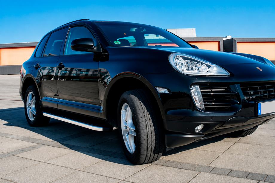 Porsche Cayenne 2003–2010 гг. Боковые Подножки BlackLine (2 шт., Алюминий) Image