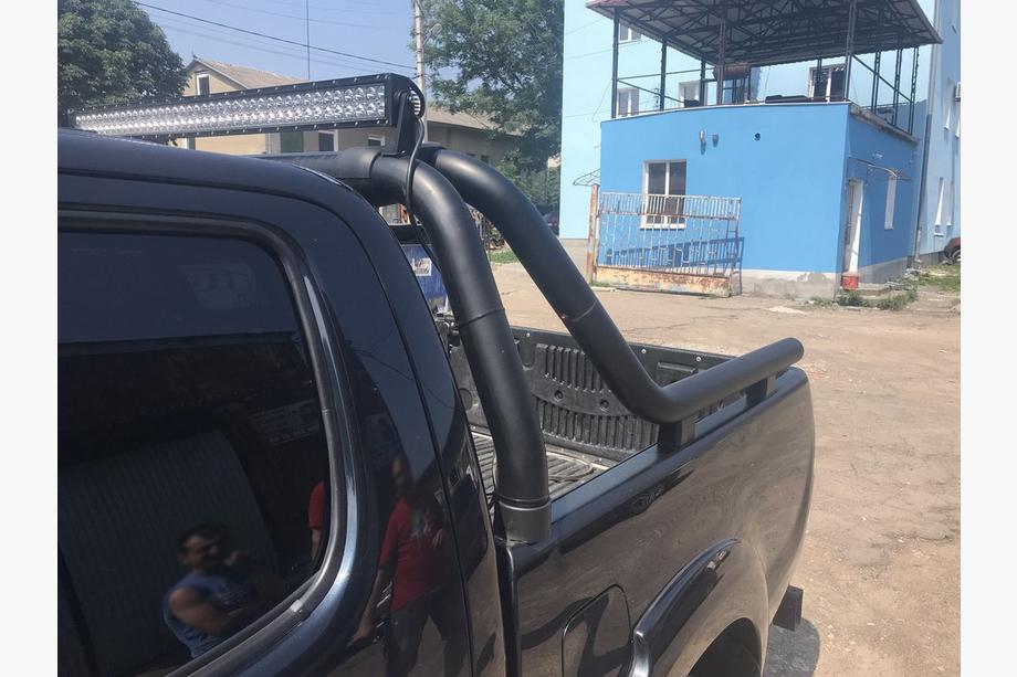 Toyota Hilux 2006-2015 гг. Дуга на кузов (черная) Фото 5