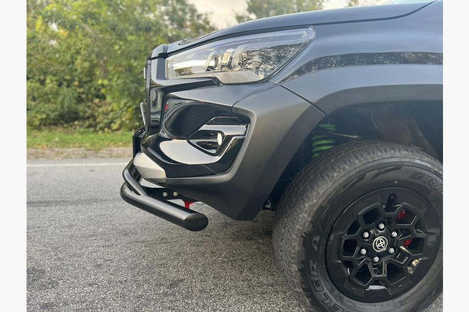 Toyota Hilux 2015- гг. Двойной передний кенгурятник Vegas (2015-2020, черный, 76мм) Фото 6
