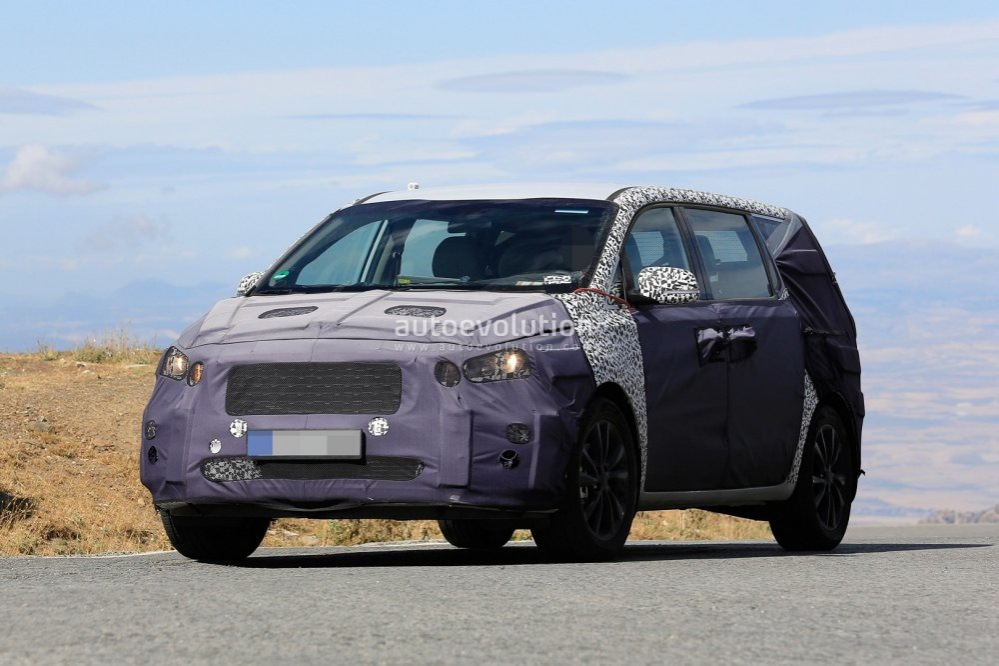 KIA приступила к тестированию новой модели минивэна Sedona