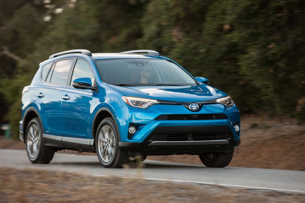 Агрессивный и динамичный кроссовер Toyota RAV 4