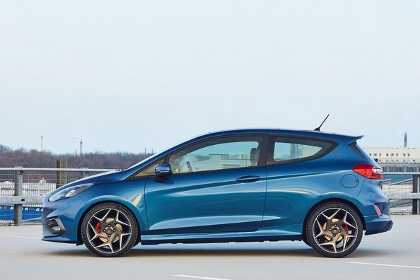 Знакомство со спортивной Ford Fiesta ST 2018 модельного года фото 2