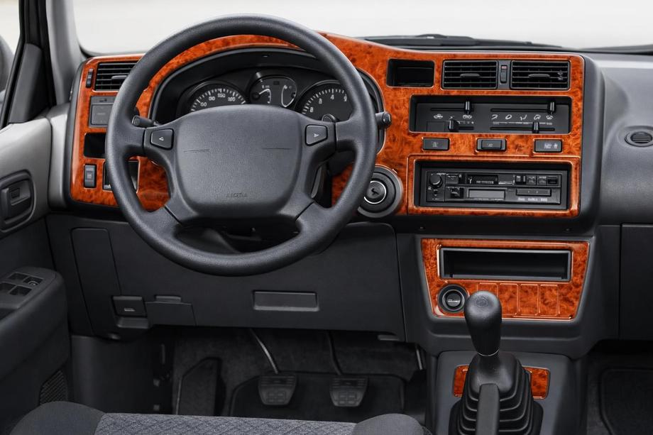 Toyota Rav 4 1996-2001 гг. Накладки на Панель Приборов Image