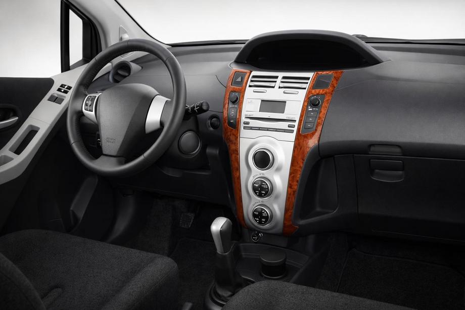 Toyota Yaris 2006-2011 гг. Накладки на Панель Приборов Image