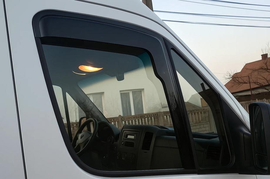 Mercedes Sprinter W906 2006–2018 гг. Клеевые ветровики (2 шт, HIC) Фото 2