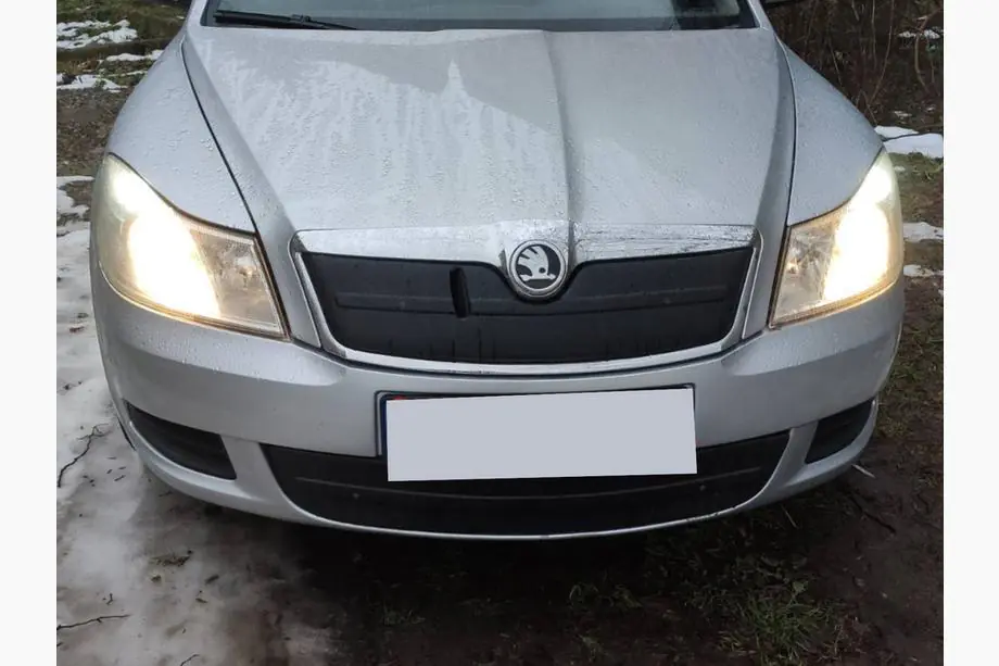 Skoda Octavia II A5 2010-2013 гг. Зимняя накладка на решетку радиатора (верхняя) Матовый