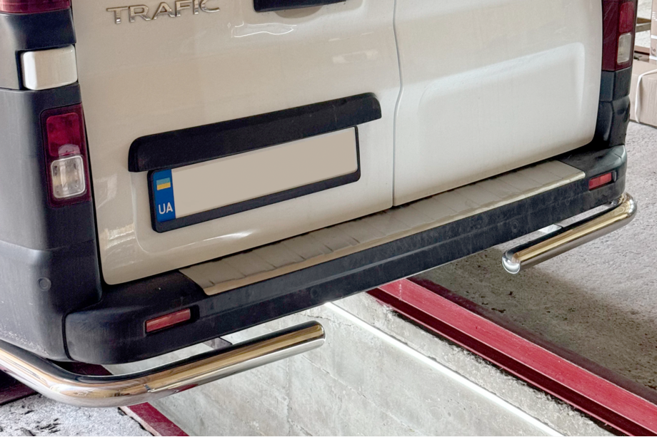 Opel Vivaro 2015-2019 гг. Задние уголки (2 шт, нержавейка) Image