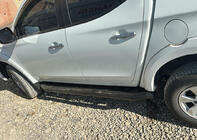 Mitsubishi L200 2015-2024 гг. Боковые Подножки Amazon Black (2 шт., черные) фото 4