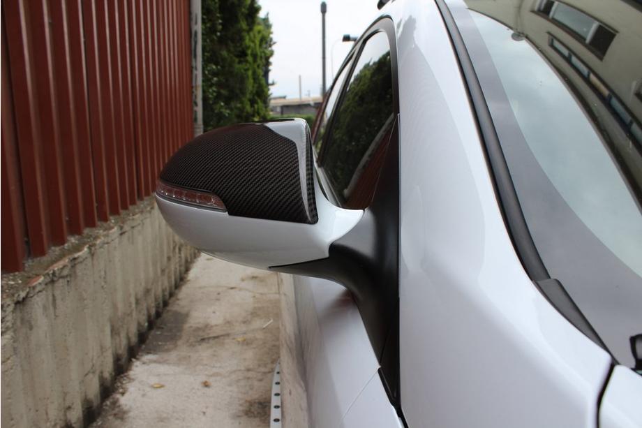 Kia Sportage 2010-2015 гг. Накладки на Зеркала (2 шт., Карбон) Фото 3