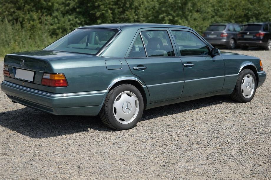 Mercedes E-сlass W124 1984–1997 гг. Накладки на арки 1989-1995 (4 шт, нержавейка) Image