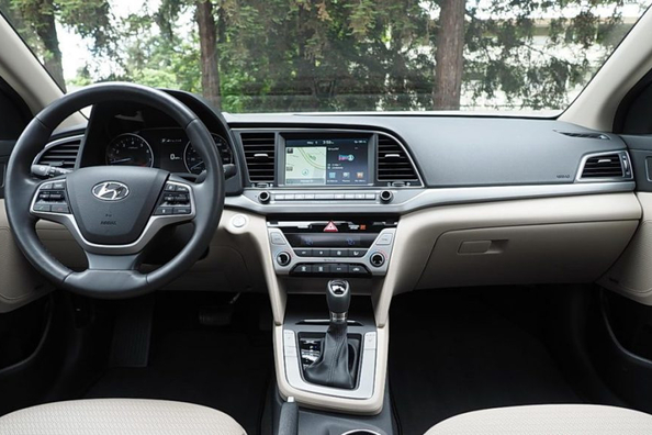 Обзор седана Hyundai Elantra шестого поколения фото 5