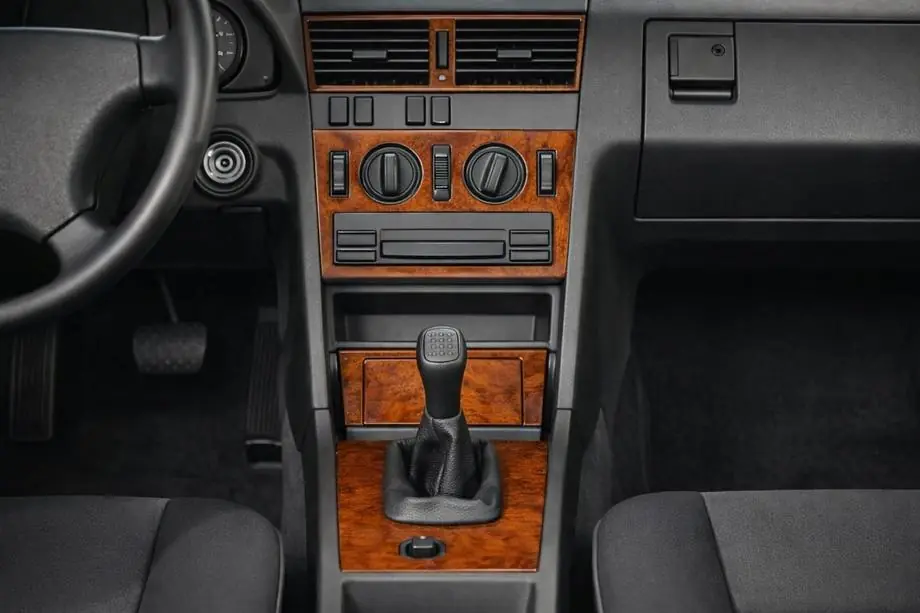 Mercedes C-class W202 1993-2001 гг. Накладки на панель приборов (1993-1995) Image