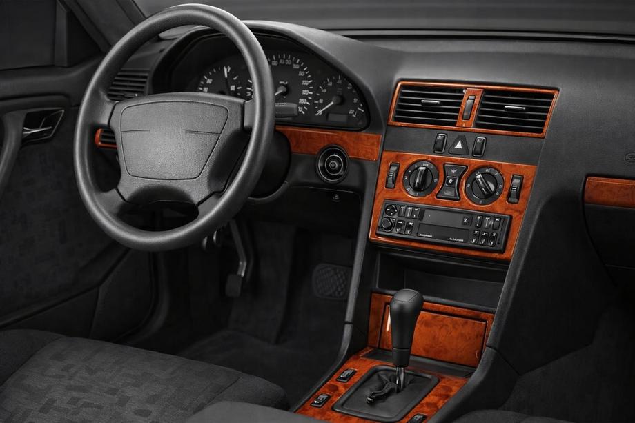 Mercedes C-class W202 1993-2001 гг. Накладки на панель приборов (1995-1997) Image