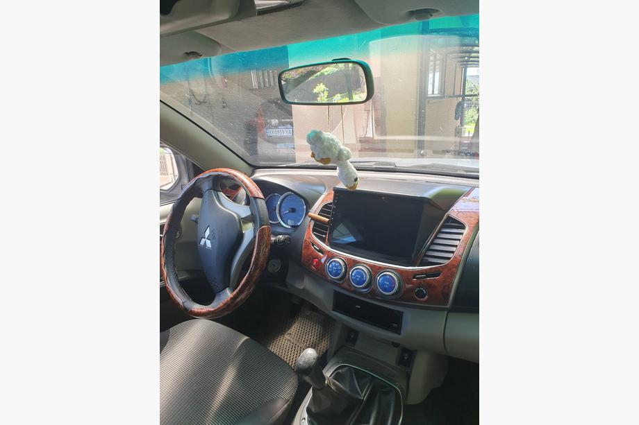 Mitsubishi L200 2006-2015 гг. Накладки на панель приборов (11 деталей) Титан Фото 11