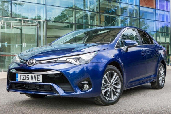 Обзор обновленного седана Toyota Avensis фото 4