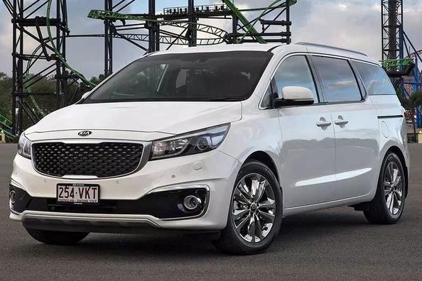 Обзор минивэна KIA Carnival фото 2