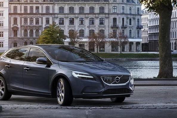 Пятидверный хэтчбек Volvo V40