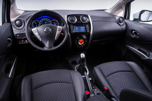 Обзор компактвэна Nissan Note фото 5