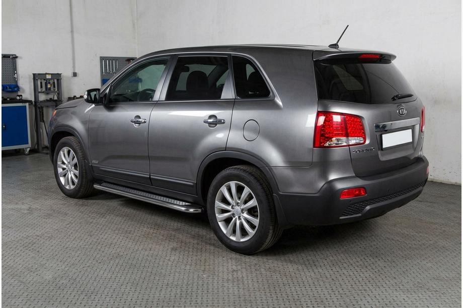 Kia Sorento II XM 2009-2014 гг. Боковые Подножки Maydos V2 (2 шт., Алюминий и Нержавейка) 2013-2016 Image
