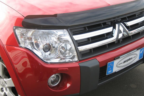 Установка дефлектора на капот